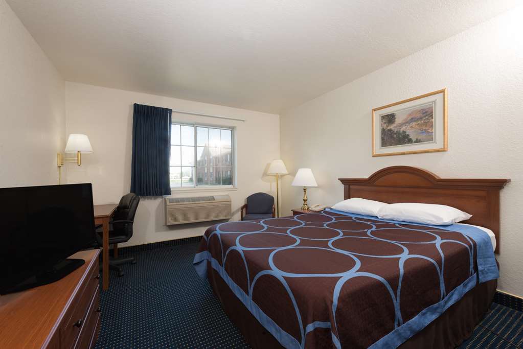 Super 8 By Wyndham Greenfield Room photo
