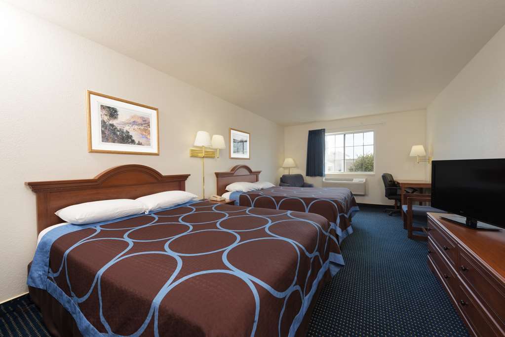 Super 8 By Wyndham Greenfield Room photo